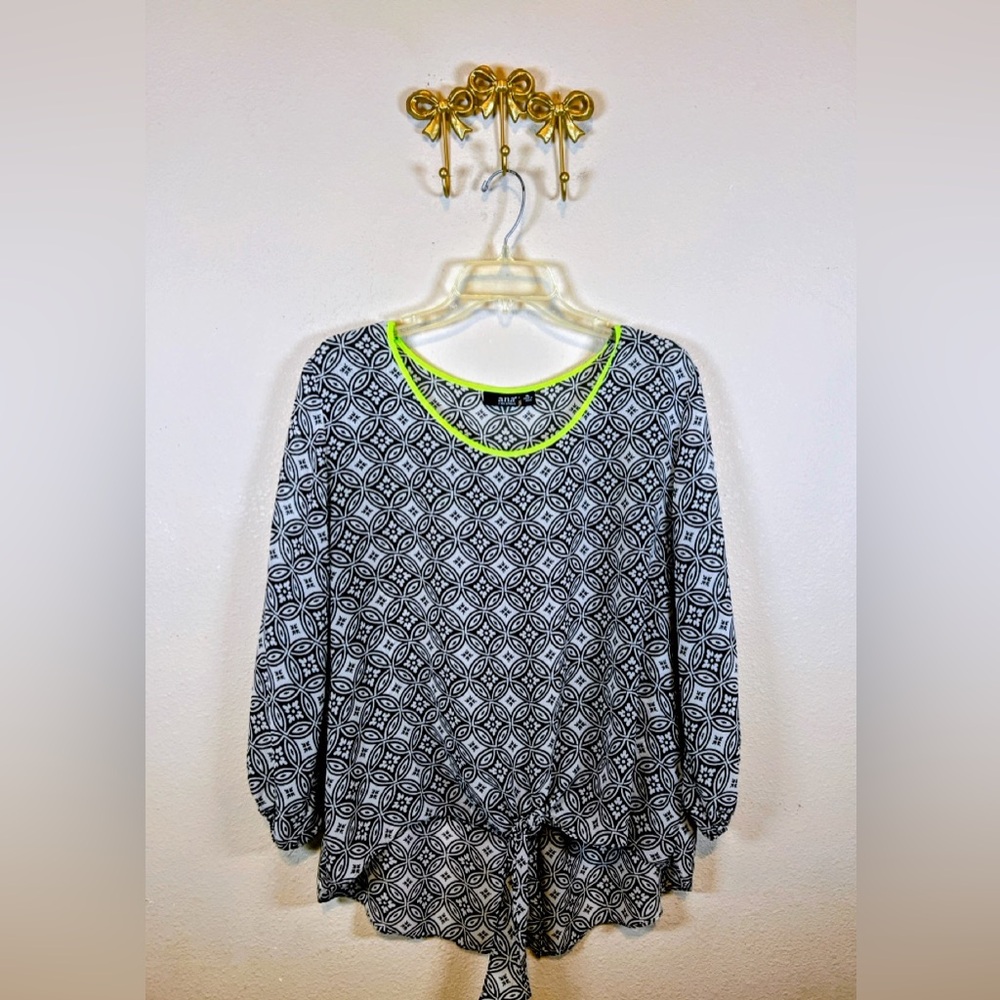 a.n.a Black and White Geometric Blouse w/ Neon Accents. Ties at Waist. Size XL